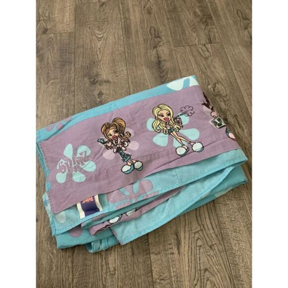 Bratz Doll Twin Flat Sheet Flower Power Blue Purple Vintage Y2K‎